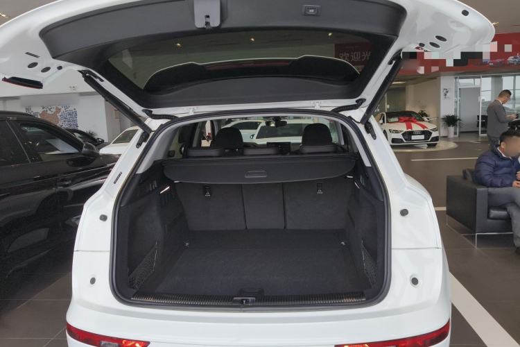 Used Audi Q5L 2024 40 TFSI Fashion Dynamic Model Trunk