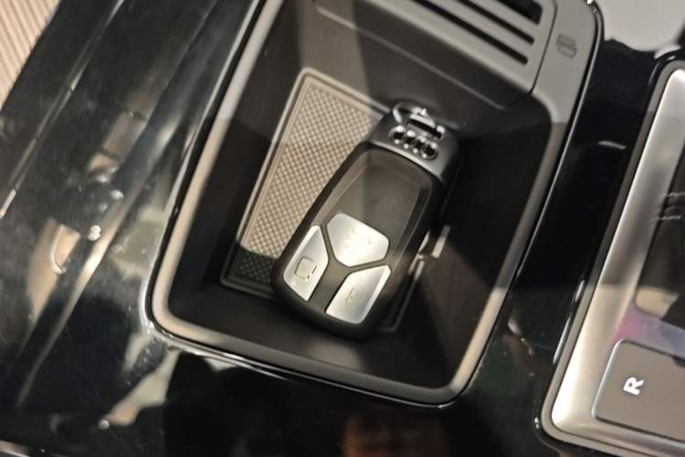 Used Audi Q5L 2024 40 TFSI Fashion Dynamic Model Vehicle Key