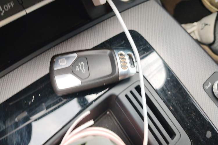 Used Audi Q5L 2024 40 TFSI Luxury Dynamic Edition Vehicle Key