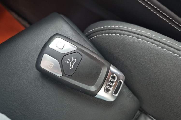 Used Audi Q5L 2024 45 TFSI Luxury Dynamic Model Vehicle Key