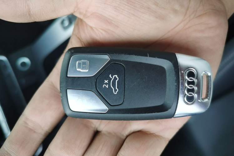 Used Audi Q5L 2024 40 TFSI Fashion Dynamic Model Vehicle Key