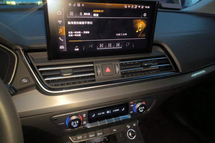 Used Audi Q5L 2025 40 TFSI Fashionable and Dynamic Edition Audio And AC Panel