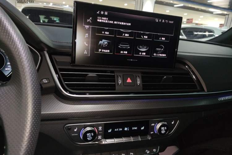 Used Audi Q5L 2025 quattro 45th Anniversary Edition 45 TFSI Luxury Dynamic Model Audio And AC Panel