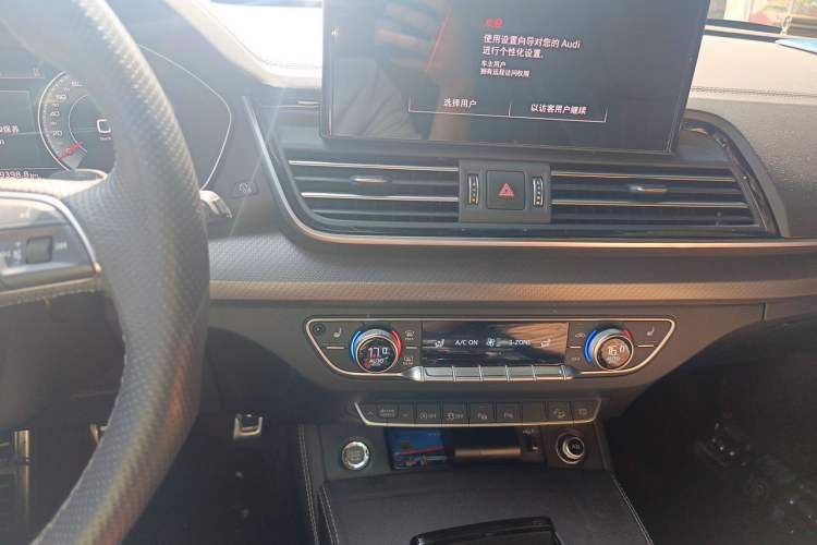 Used Audi Q5L 2025 45 TFSI Luxury Dynamic Edition Audio And AC Panel