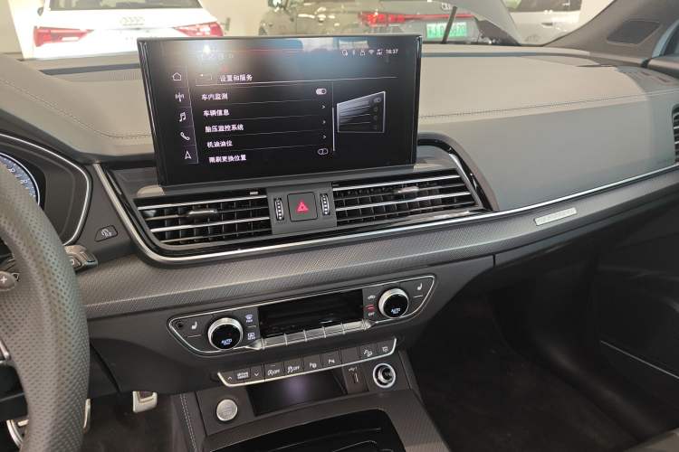 Used Audi Q5L 2025 quattro 45th Anniversary Edition 45 TFSI Luxury Dynamic Model Audio And AC Panel