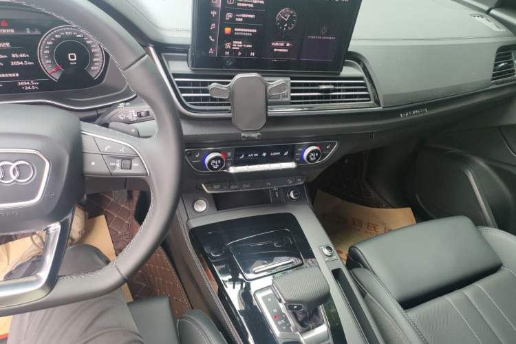 Used Audi Q5L 2025 quattro 45th Anniversary Edition 45 TFSI Luxury Dynamic Model Audio And AC Panel
