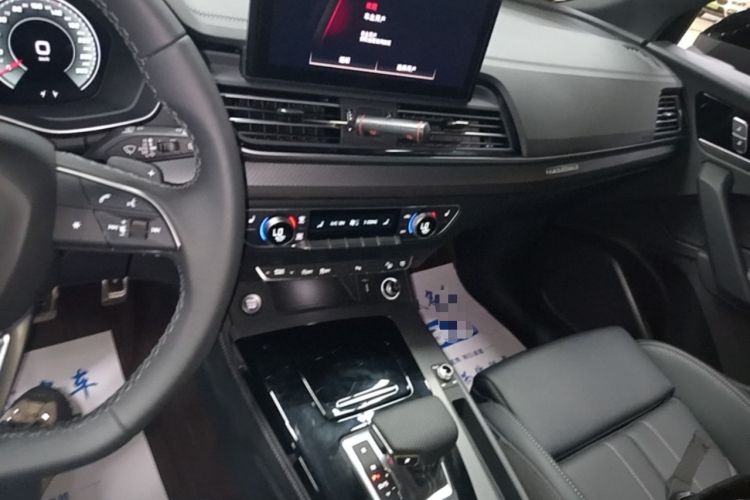 Used Audi Q5L 2025 40 TFSI Luxury Dynamic Edition Audio And AC Panel