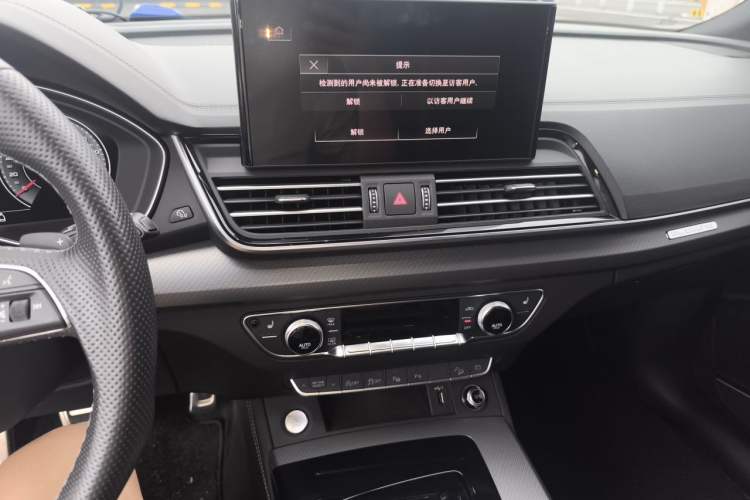 Used Audi Q5L 2025 45 TFSI Luxury Dynamic Edition Audio And AC Panel