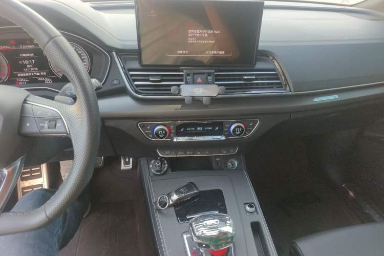 Used Audi Q5L 2025 45 TFSI Luxury Dynamic Edition Audio And AC Panel