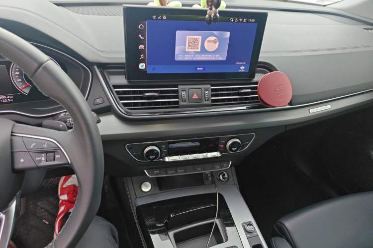 Used Audi Q5L 2025 quattro 45th Anniversary Edition 40 TFSI Sporty and Dynamic Model Audio And AC Panel