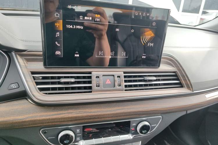 Used Audi Q5L 2025 40 TFSI Fashionable and Dynamic Edition Audio And AC Panel