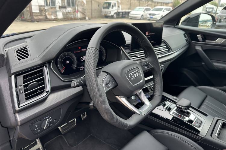Used Audi Q5L 2025 quattro 45th Anniversary Edition 45 TFSI Luxury Dynamic Model Audio And AC Panel