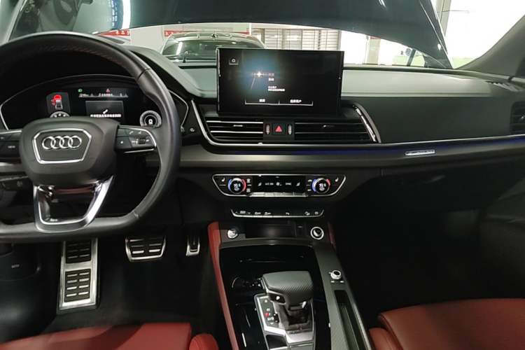 Used Audi Q5L 2025 40 TFSI Luxury Dynamic Edition Audio And AC Panel