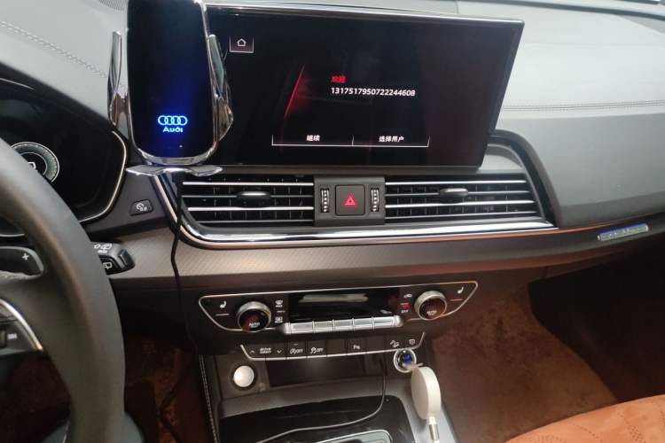 Used Audi Q5L 2025 40 TFSI Luxury Dynamic Edition Audio And AC Panel