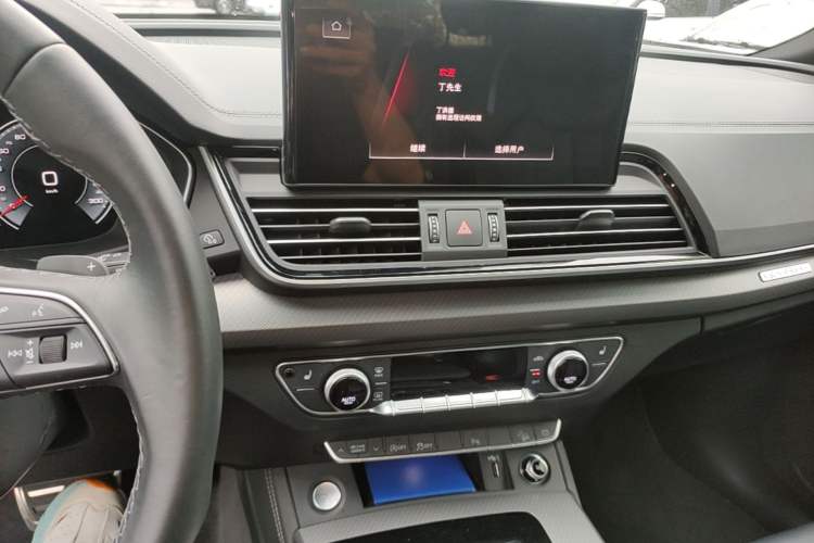 Used Audi Q5L 2025 40 TFSI Luxury Dynamic Edition Audio And AC Panel