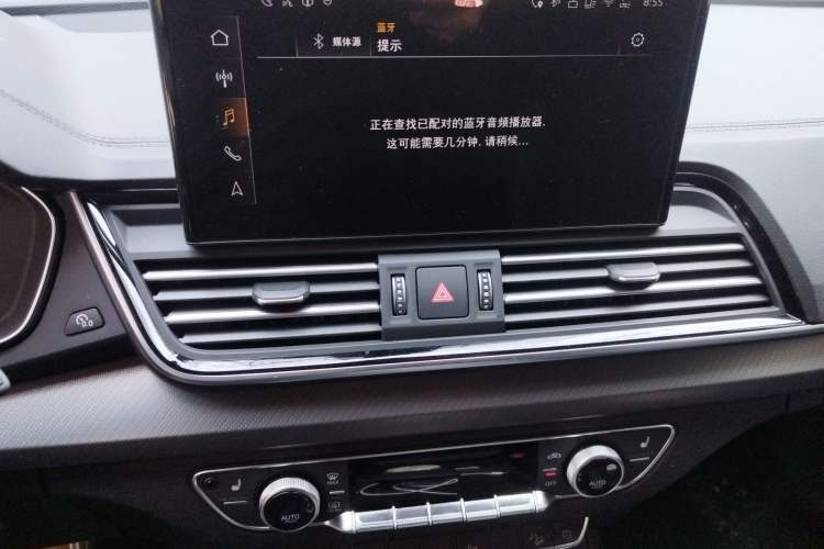 Used Audi Q5L 2025 45 TFSI Luxury Dynamic Edition Audio And AC Panel