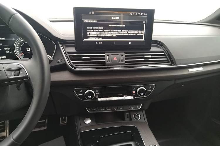 Used Audi Q5L 2025 45 TFSI Prestige Dynamic Edition Audio And AC Panel