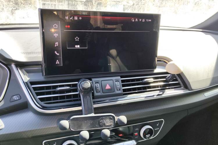 Used Audi Q5L 2025 40 TFSI Luxury Dynamic Edition Audio And AC Panel