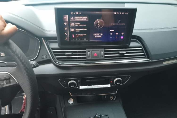 Used Audi Q5L 2025 45 TFSI Luxury Dynamic Edition Audio And AC Panel