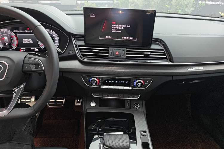 Used Audi Q5L 2025 40 TFSI Luxury Dynamic Edition Audio And AC Panel