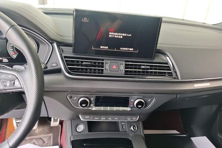 Used Audi Q5L 2025 45 TFSI Luxury Dynamic Edition Audio And AC Panel