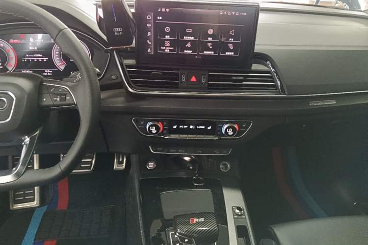 Used Audi Q5L 2025 40 TFSI Luxury Dynamic Edition Audio And AC Panel