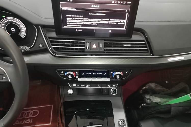 Used Audi Q5L 2025 40 TFSI Luxury Dynamic Edition Audio And AC Panel