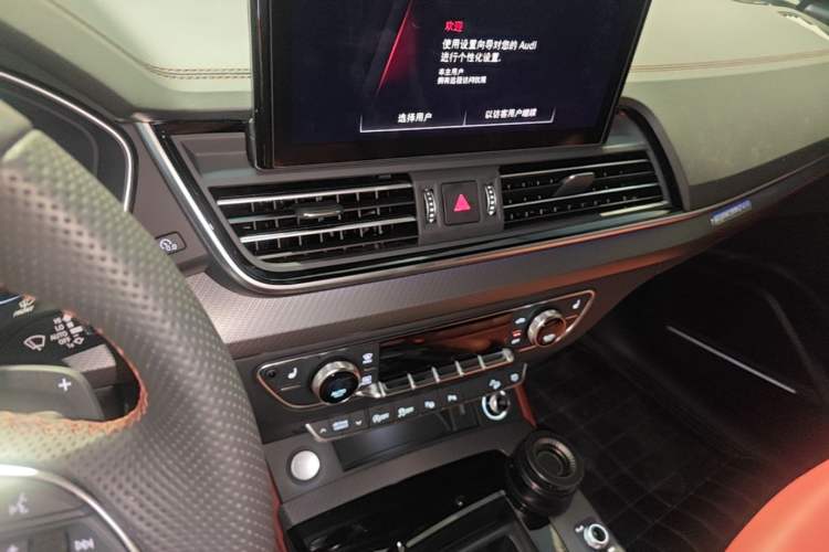 Used Audi Q5L 2025 45 TFSI Luxury Dynamic Edition Audio And AC Panel