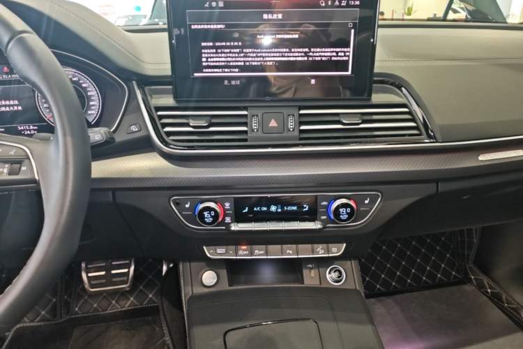 Used Audi Q5L 2025 quattro 45th Anniversary Edition 40 TFSI Luxury Dynamic Model Audio And AC Panel