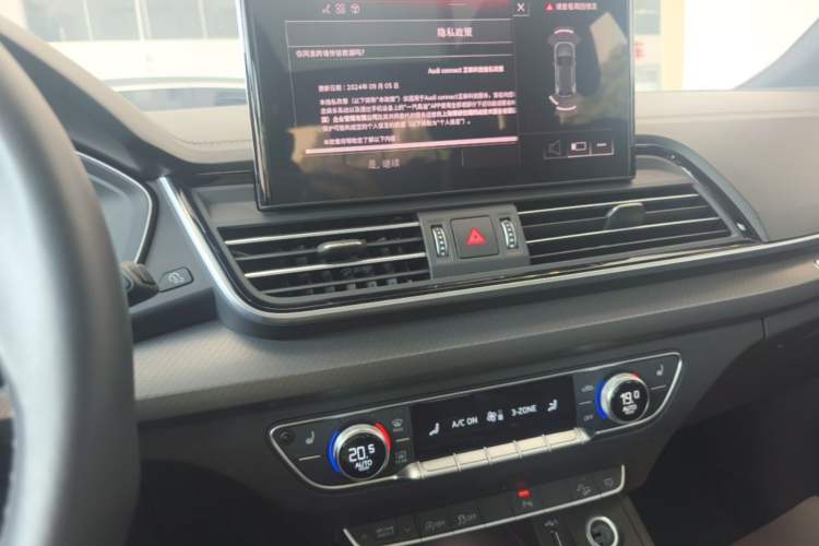 Used Audi Q5L 2025 40 TFSI Luxury Dynamic Edition Audio And AC Panel
