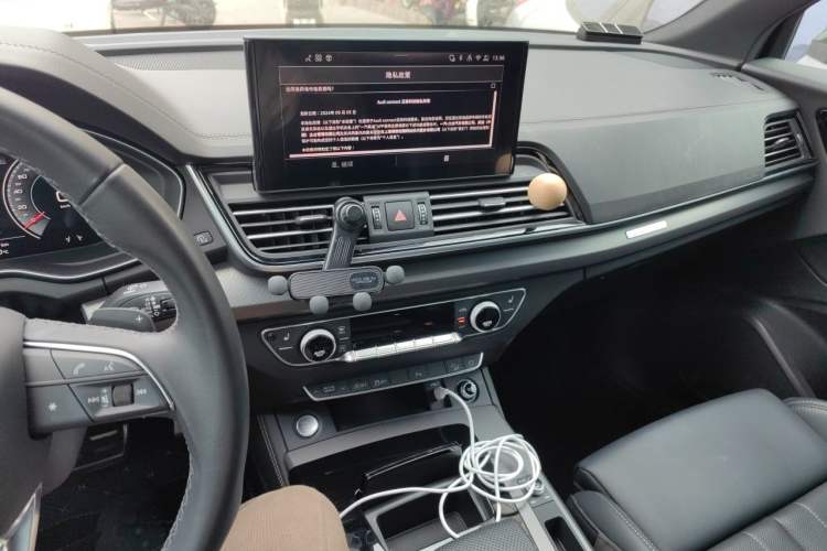 Used Audi Q5L 2025 40 TFSI Luxury Dynamic Edition Audio And AC Panel