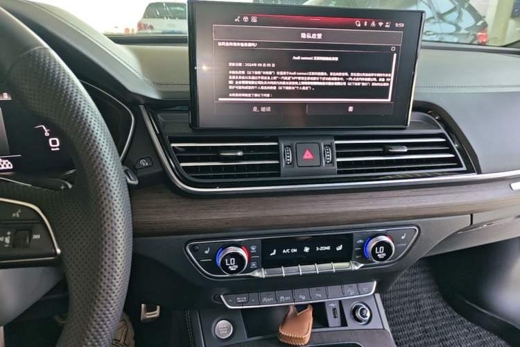 Used Audi Q5L 2025 quattro 45th Anniversary Edition 45 TFSI Prestige Dynamic Model Audio And AC Panel