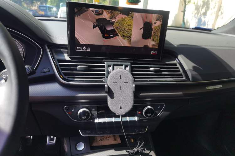 Used Audi Q5L 2025 40 TFSI Luxury Dynamic Edition Audio And AC Panel