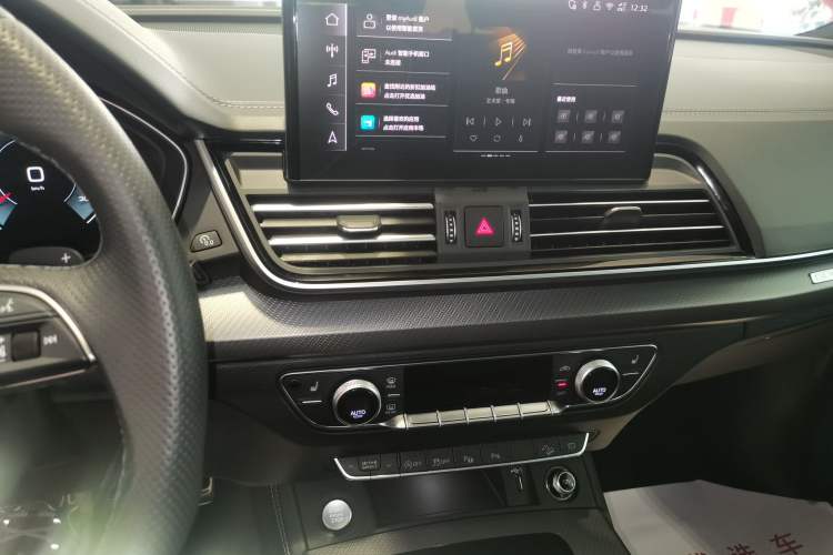 Used Audi Q5L 2025 quattro 45th Anniversary Edition 45 TFSI Luxury Dynamic Model Audio And AC Panel