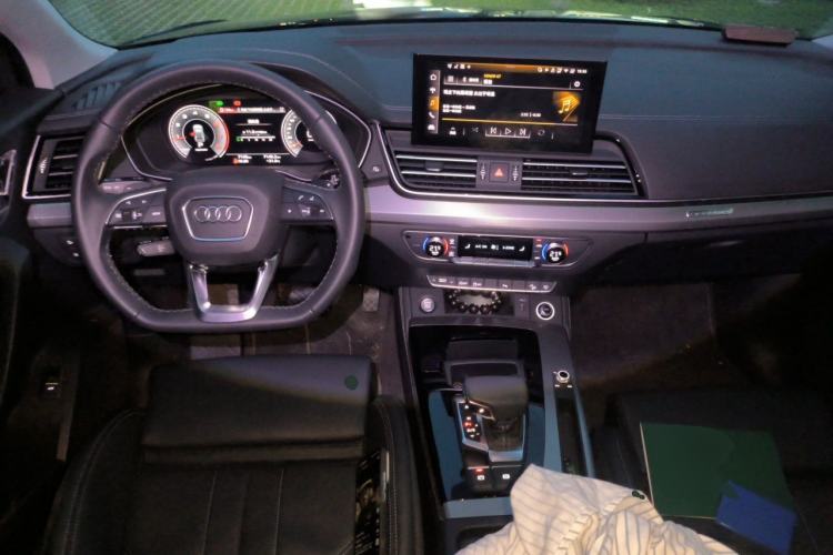 Used Audi Q5L 2025 40 TFSI Fashionable and Dynamic Edition Center Console