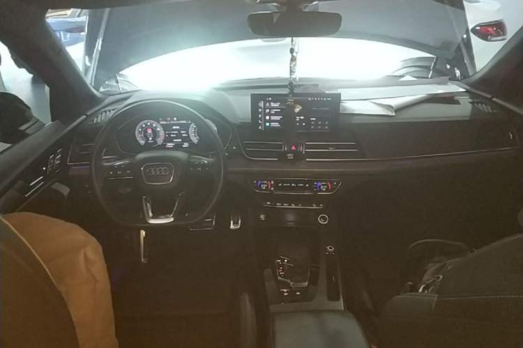 Used Audi Q5L 2025 45 TFSI Luxury Dynamic Edition Center Console