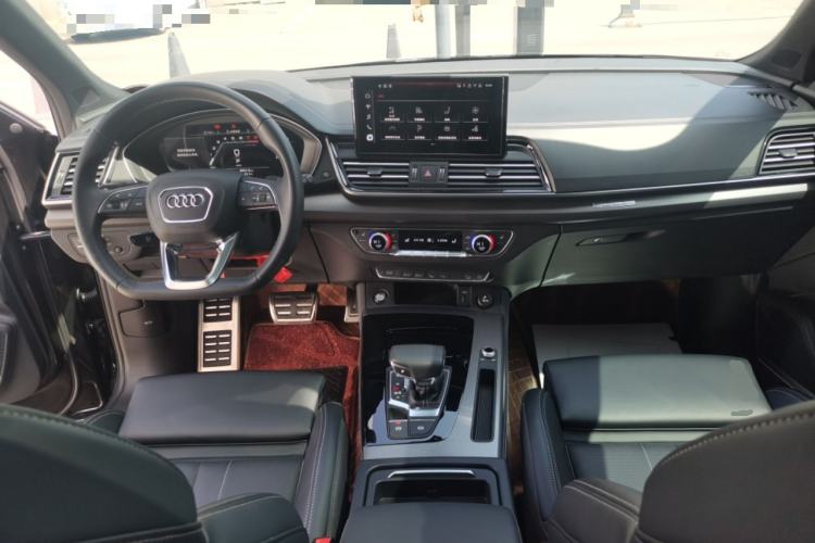 Used Audi Q5L 2025 quattro 45th Anniversary Edition 45 TFSI Luxury Dynamic Model Center Console