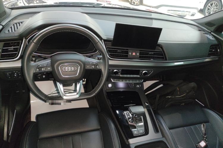 Used Audi Q5L 2025 quattro 45th Anniversary Edition 45 TFSI Luxury Dynamic Model Center Console