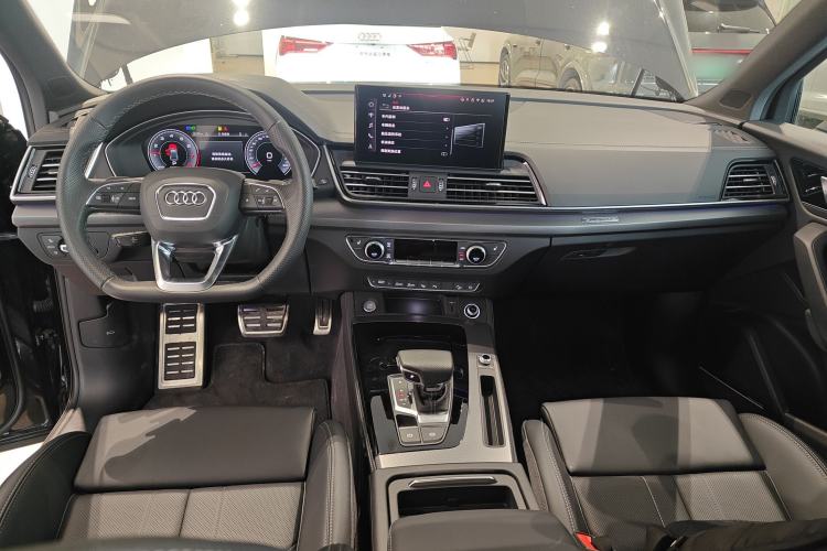 Used Audi Q5L 2025 quattro 45th Anniversary Edition 45 TFSI Luxury Dynamic Model Center Console