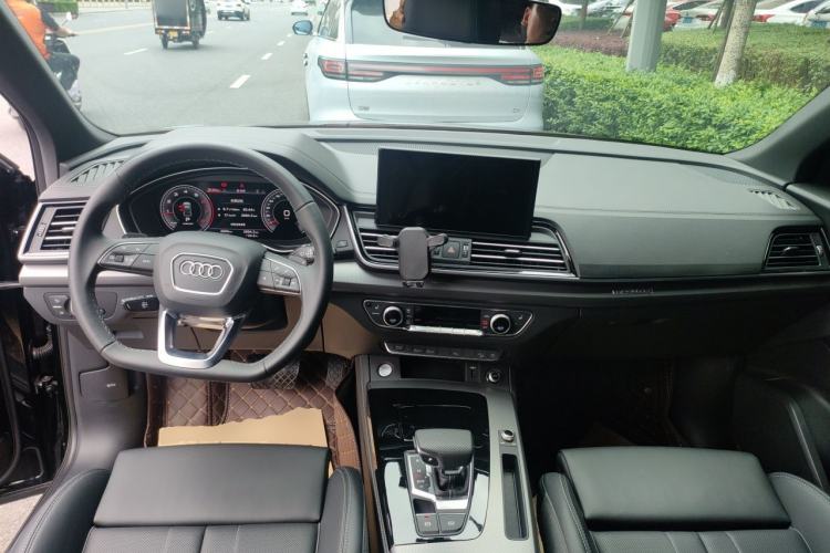 Used Audi Q5L 2025 quattro 45th Anniversary Edition 45 TFSI Luxury Dynamic Model Center Console