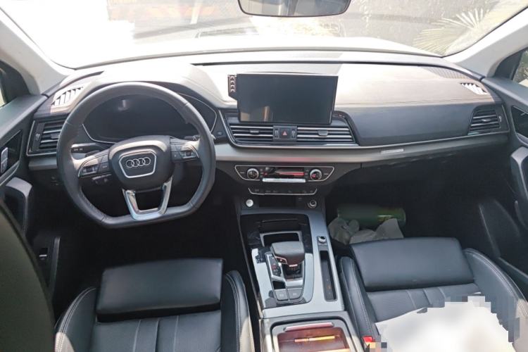 Used Audi Q5L 2025 40 TFSI Fashionable and Dynamic Edition Center Console