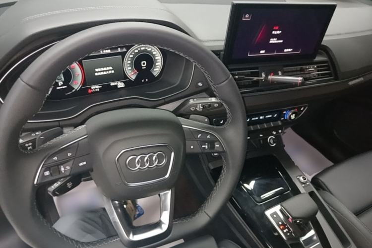 Used Audi Q5L 2025 40 TFSI Luxury Dynamic Edition Center Console