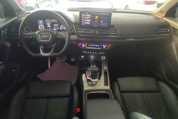 Used Audi Q5L 2025 quattro 45th Anniversary Edition 45 TFSI Luxury Dynamic Model Center Console