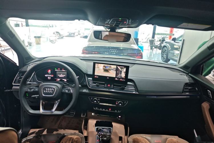 Used Audi Q5L 2025 quattro 45th Anniversary Edition 45 TFSI Luxury Dynamic Model Center Console