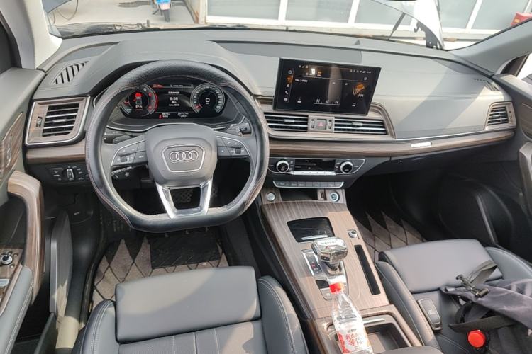 Used Audi Q5L 2025 40 TFSI Fashionable and Dynamic Edition Center Console