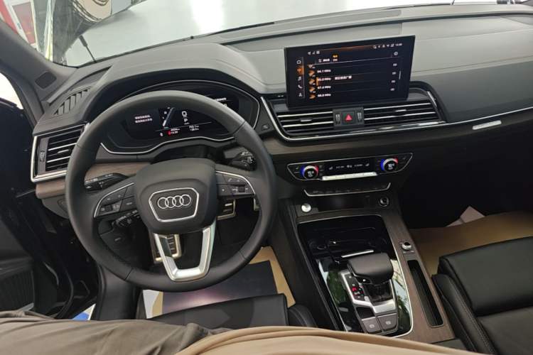 Used Audi Q5L 2025 45 TFSI Prestige Dynamic Edition Center Console