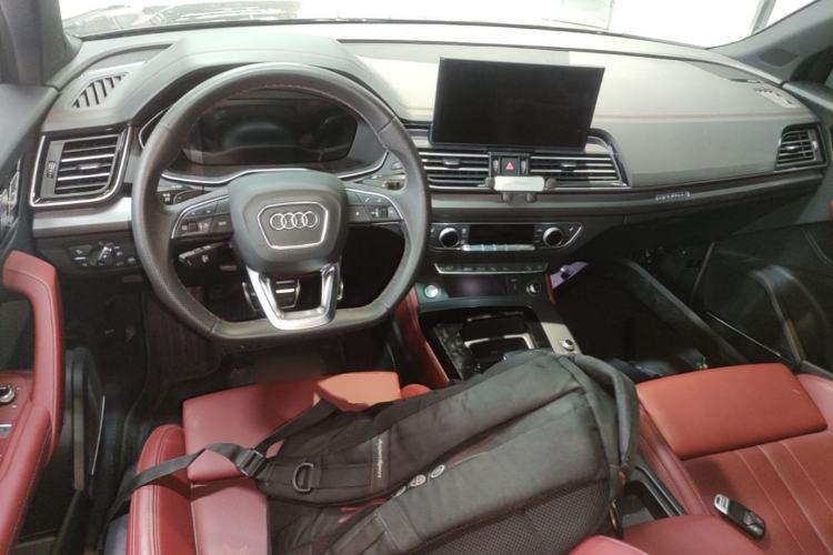 Used Audi Q5L 2025 quattro 45th Anniversary Edition 45 TFSI Luxury Dynamic Model Center Console