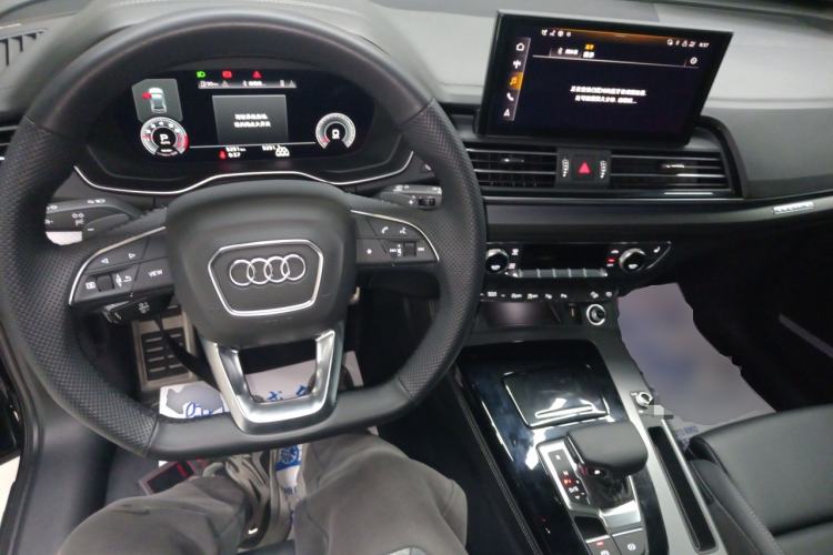 Used Audi Q5L 2025 quattro 45th Anniversary Edition 45 TFSI Luxury Dynamic Model Center Console