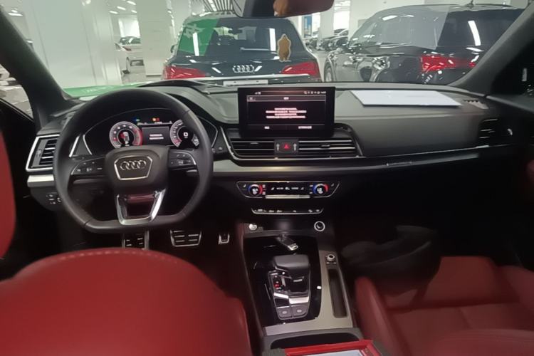 Used Audi Q5L 2025 quattro 45th Anniversary Edition 40 TFSI Luxury Dynamic Model Center Console