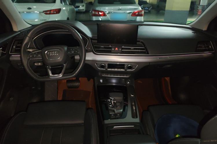 Used Audi Q5L 2025 40 TFSI Fashionable and Dynamic Edition Center Console